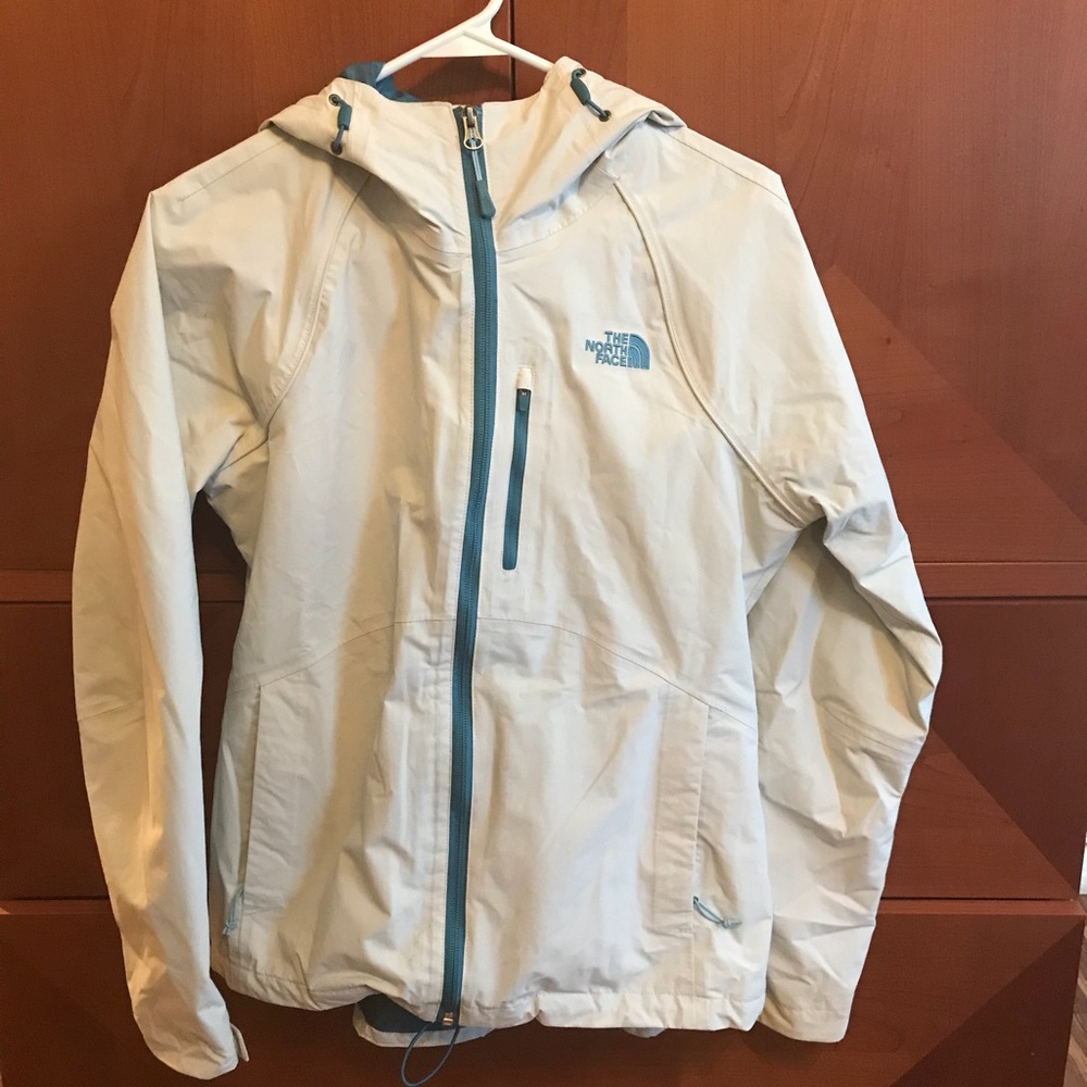 Small white/blue Northface dryvent jacket